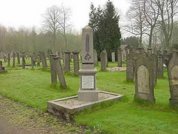 Het grafmonument van Eltjo Siemens op de 
oude begraafplaats te Finsterwolde.